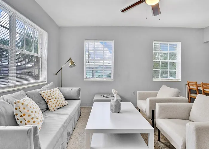 Gorgeous Apartment, A Stone'S-Throw From The Beach